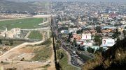 Donald Trump veut Maripier Morin pour ériger un mur entre le Mexique et les États-Unis